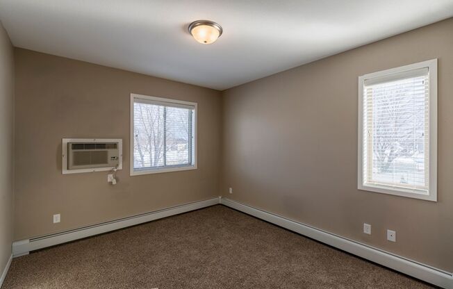 3 beds, 2 baths, 1,301 sqft, $1,705, Unit 118