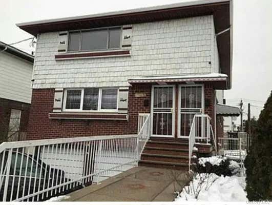 3 beds, 2 baths, $2,500