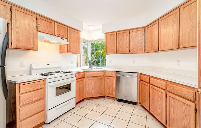 3 beds, 2.5 baths, $3,000, Unit Unit 2