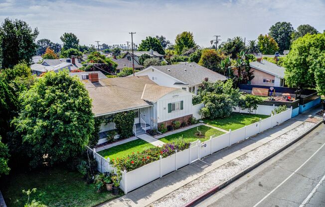 Exquisite 4-Bedroom, 2-Bathroom Home in Charming Venice Neighborhood!