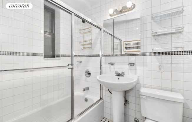 429 W 24 ST