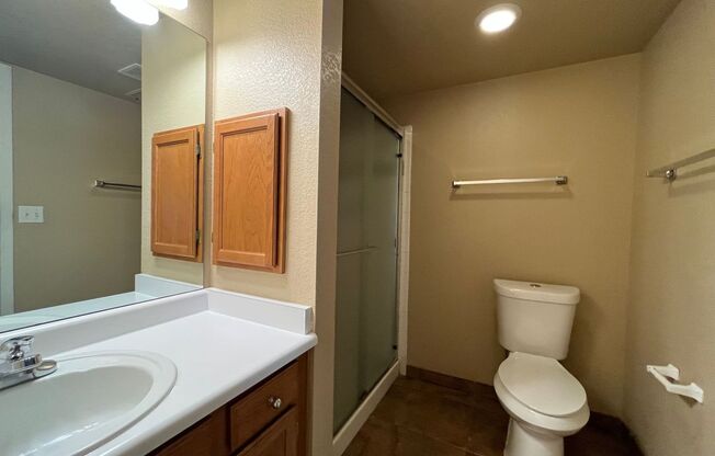 2 beds, 2 baths, $1,650, Unit # #R 33