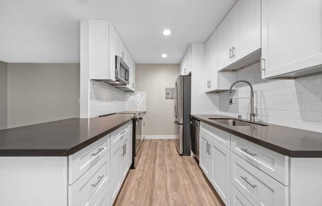 Modern Kitchen Design at Los Robles Apartments in Pasadena, CA