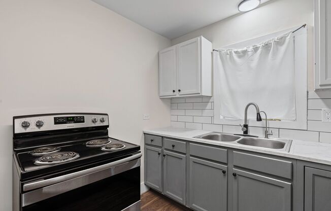 2 beds, 1 bath, $1,300