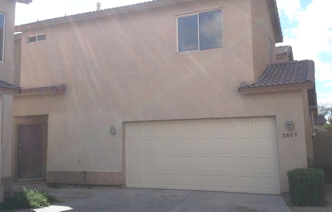 3 beds, 2.5 baths, $1,595