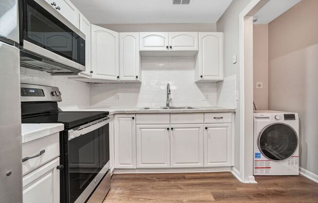 2 beds, 1 bath, 775 sqft, $1,999, Unit 522