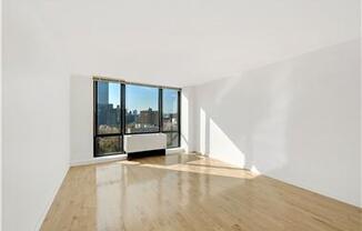1595 LEXINGTON AVE