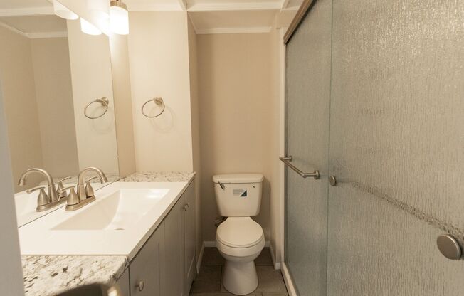 2 beds, 1 bath, 784 sqft, $1,100, Unit 1802 3E