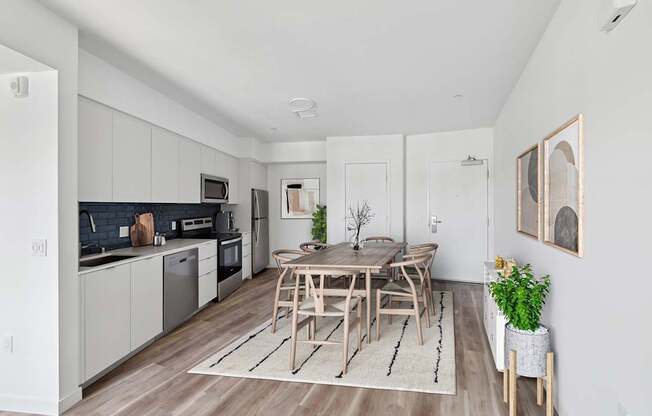 WELCOME TO OUR APARTMENTS IN WEST ADAMS, LOS ANGELES