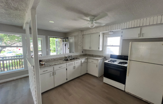 3653 E HAMMOND AVE