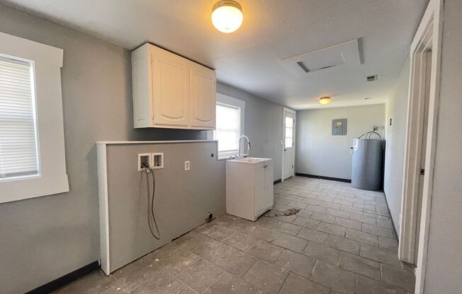 2 beds, 1 bath, $1,600