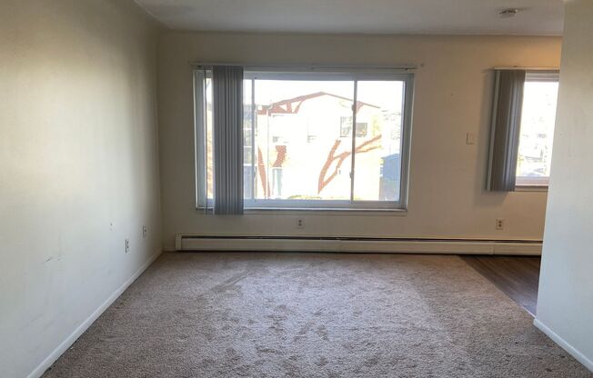 1 bed, 1 bath, 650 sqft, $945