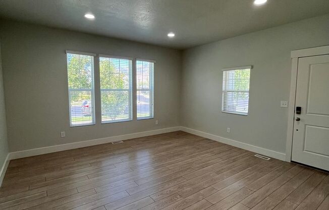 PRE-LEASE FOR $1,000 OFF - 3 Bed 2.5 Bath Ivory Townhome in Pleasant Grove!