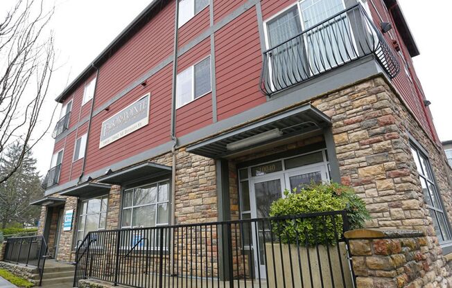 2 beds, 2 baths, 894 sqft, $1,595, Unit 144-36302