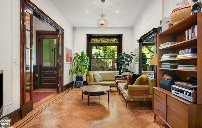 833 PROSPECT PL