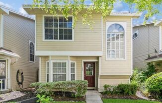 3 Beds 2.5 Baths Townhouse