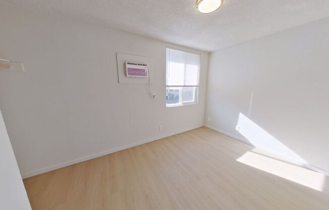 2 beds, 1 bath, 647 sqft, $1,600, Unit 34B