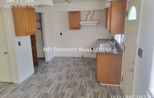 6912 N 43 ST