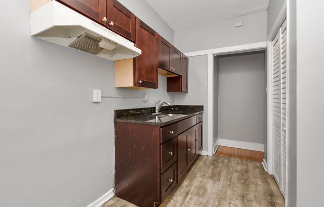 2 beds, 1 bath, 1,000 sqft, $1,554, Unit 4238 - 2W