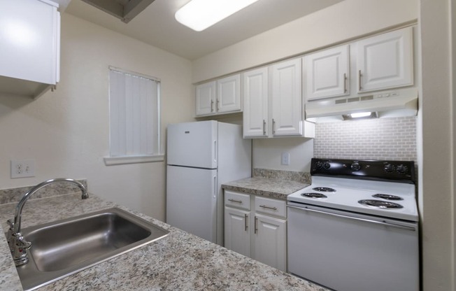 This is a photo of the kitchen in the 963 square foot 2 bedroom, 2 bath apartment at The Summit at Midtown Apartments in Dallas, TX.