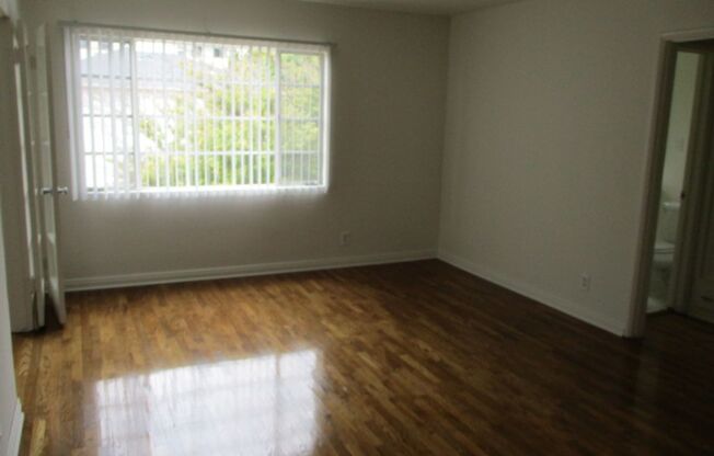 530 GLENROCK AVE.