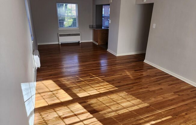 2 beds, 1 bath, 897 sqft, $2,275, Unit F-05