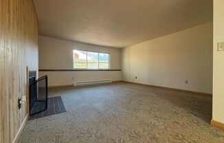 2 beds, 1 bath, $1,350, Unit 112