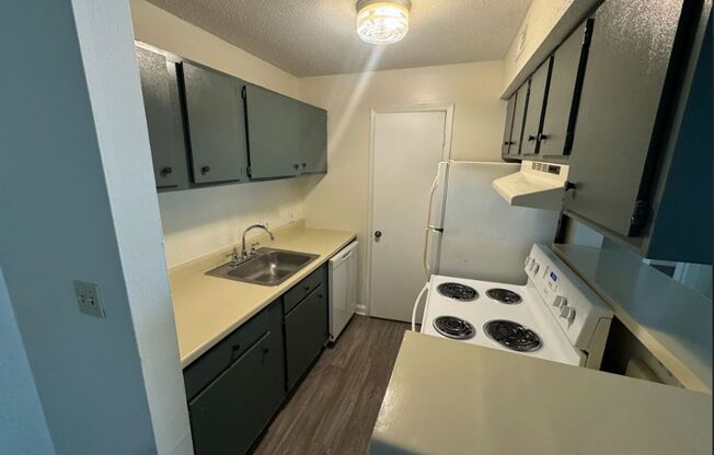 1 bed, 1 bath, 610 sqft, $1,015, Unit 5841-03