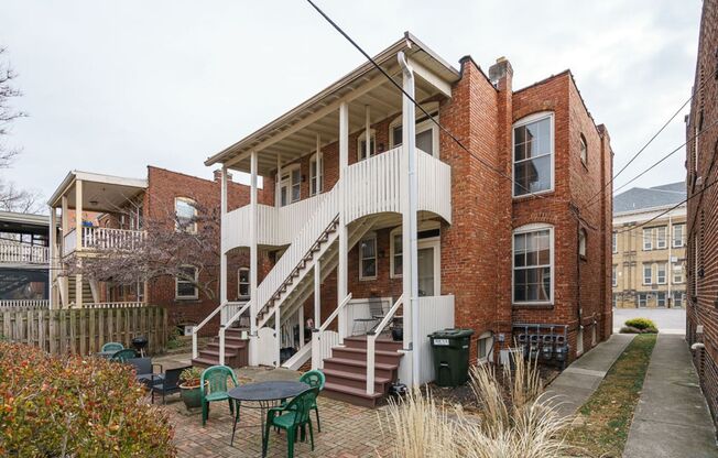 1 bed, 1 bath, $1,100, Unit 110.5 Wilber Ave