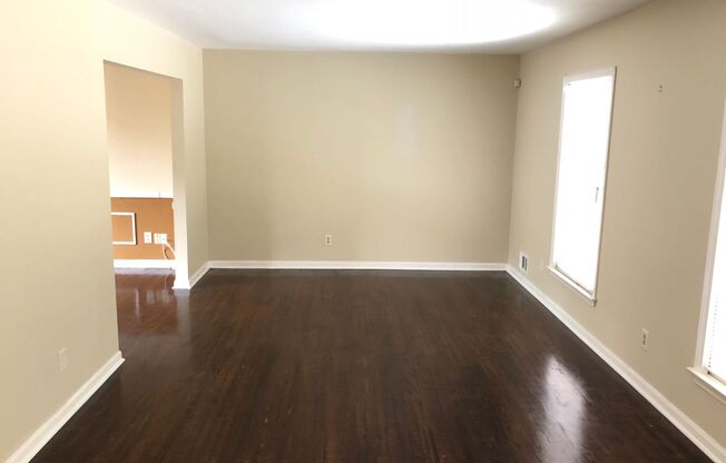 Wonderful Stone Mountain 4 bed 2.5 bath Home on Basement.