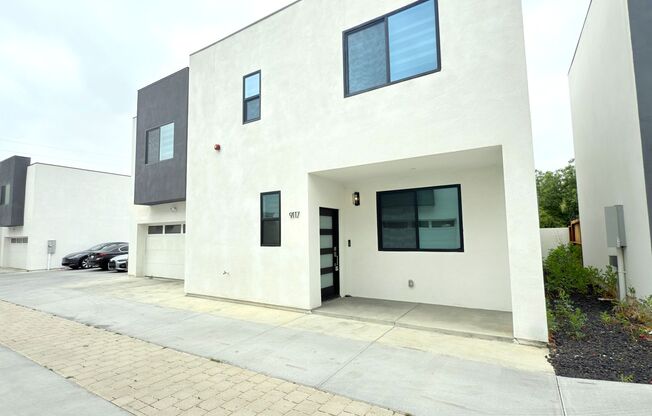 Chic Modern Living in Panorama City – 4 Bed, 4 Bath New Build