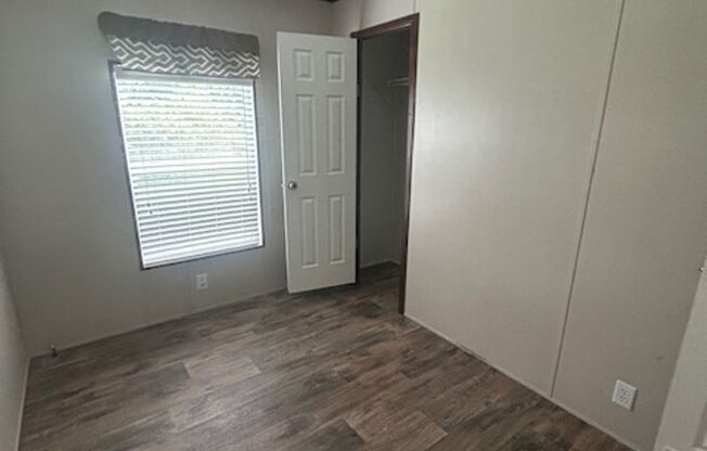 3 beds, 2 baths, $1,100, Unit Trailer Unit 7