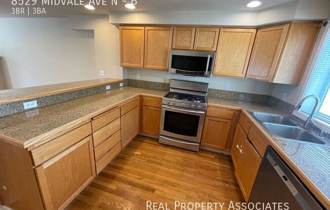 8529 MIDVALE AVE N