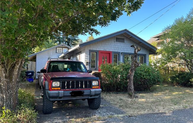 Campus House ~ 3 bed, 1 bath with Garden Area