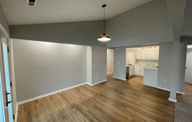 2 beds, 1 bath, $1,595