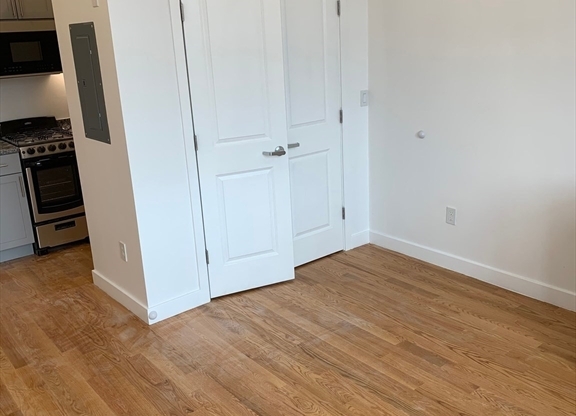 Studio, 1 bath, $1,575, Unit 207