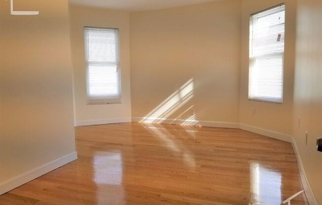 HOT ALLSTON LISTING!!!!