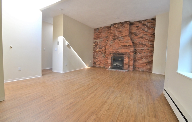 2 beds, 1 bath, 970 sqft, $4,075, Unit 63-6