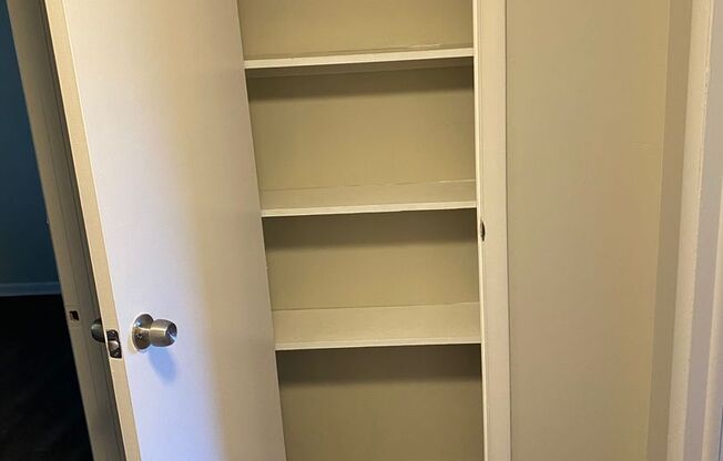 2 beds, 1 bath, 728 sqft, $750, Unit D4