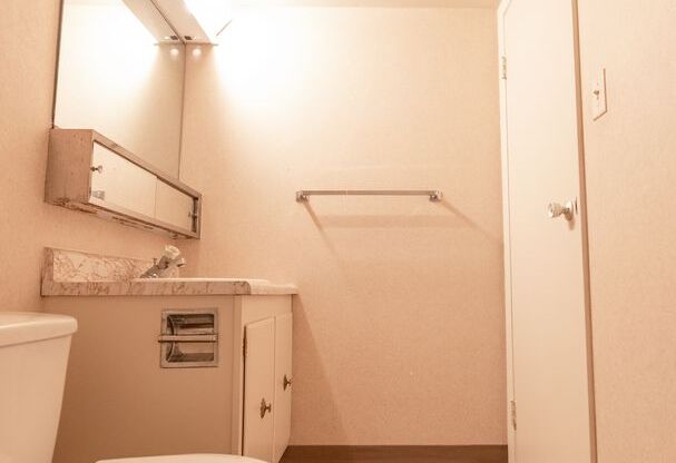 2 beds, 1.5 baths, 1,008 sqft, $1,600, Unit Unit 112