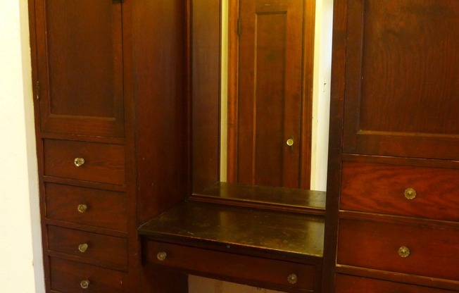 Studio, 1 bath, 400 sqft, $785, Unit 221