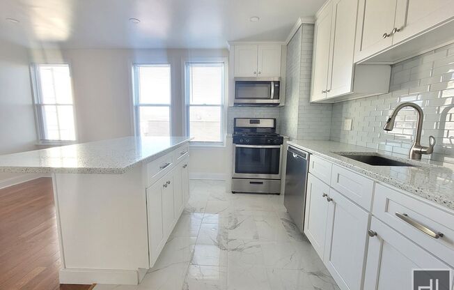 2 beds, 1 bath, 2,001 sqft, $2,900, Unit 2