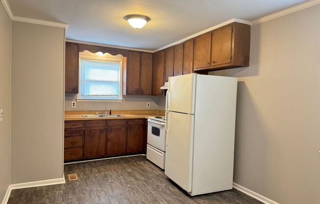 Cute 3 Bed/1 Bath off Cunningham Lane! New Carpet!