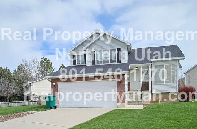 2 Bedroom 2.5 Bath Home in Harrisville Available!