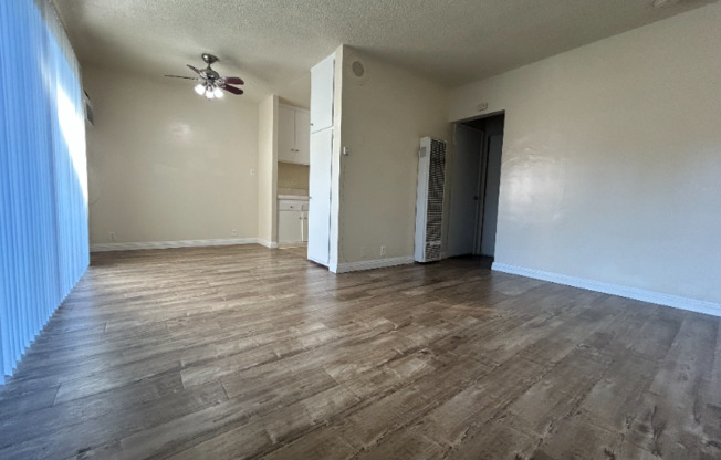 409 N LOS ROBLES AVE