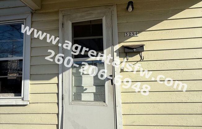 1 bed, 1 bath, 728 sqft, $750, Unit 325 1/2 Dalgren Ave