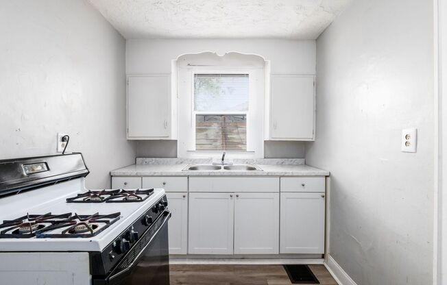 2 beds, 1 bath, 1,000 sqft, $1,100, Unit A