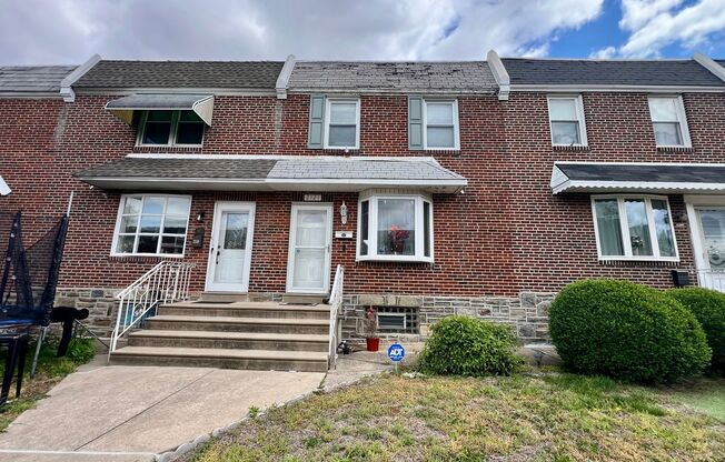 Stunning 3-Bedroom Townhome in Wissinoming! Available NOW!