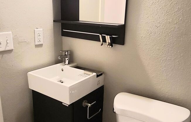 1 bed, 1 bath, 610 sqft, $1,195, Unit 01