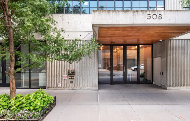 508 W 24 ST